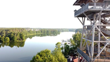 Stanica Wodna PTTK nad jeziorem Wdzydze - panorama z wieży widokowej - świetne miejsce na aktywne wczasy i wakacje na Kaszubach, w pomorskim