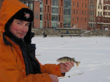 Wędkowanie na lodzie w Trójmieście - jest ryba - w centrum Gdańska