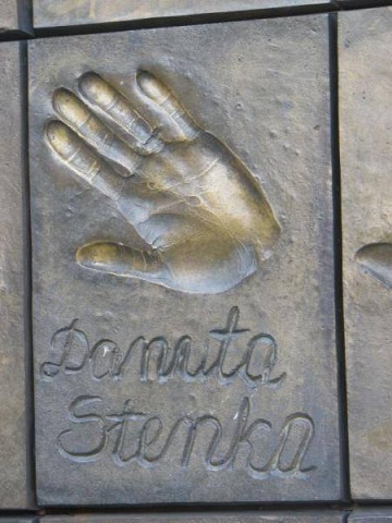 Nie mogło zabraknąć odcisku dłoni Danuty Stenki - znakomitej aktorki, która pochodzi z Gowidlina na Kaszubach.