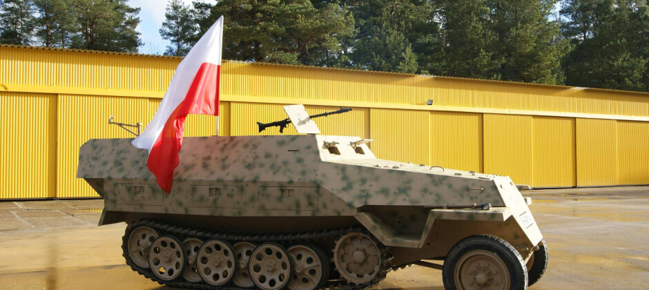 Muzeum Techniki Wojskowej Gryf - atrakcje militarne - czołgi, transportery, samochody ...