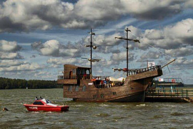 Statek TUR rejsy wycieczkowe Tawerna Buchta Charzykowy