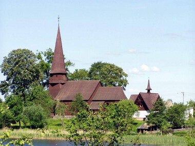 Drewniany kościół w Leśnie - ciekawe miejsce na Kaszubach