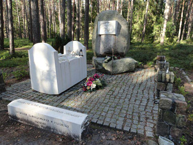 Pomnik poświęcony dzieciom zamordowanym w Piaśnicy