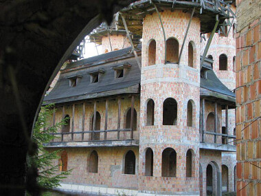 Zamek Łapalice - nieukończona budowla na Kaszubach