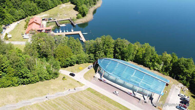 Złota Góra Brodnica Górna - punkt widokowy, amfiteatr i centrum sportów wodnych nad jeziorem Brodno Wielkie