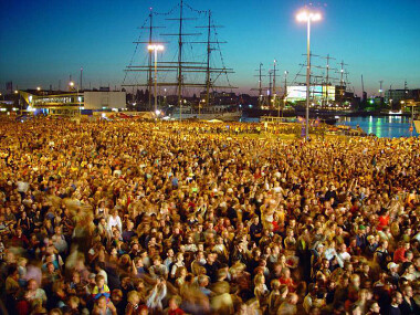 Plaża w Gdyni jest miejscem wielu imprez i koncertów - fot. Maurycy Śmierzchalski