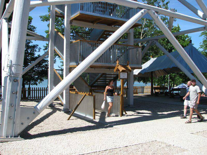 Wieża widokowa nad Jeziorem Wdzydze piękne widoki odkryjPomorze.pl