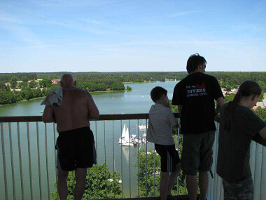 Wieża widokowa nad Jeziorem Wdzydze - na tarasie widokowym