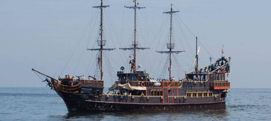 Statek Pirat rejsy wycieczkowe