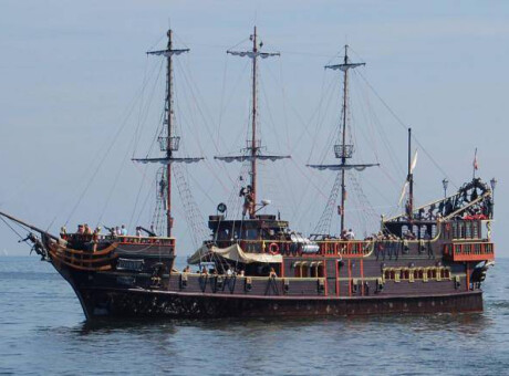 Statek Pirat rejsy wycieczkowe