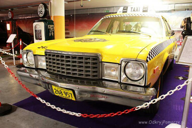 Amerykańska taksówka - Yellow Cab - Muzeum Motoryzacji Amerykańskiej w Kościerzynie