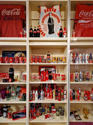 Ponad 700 gadżetów na wystawie Coca-Coli w Kościerzynie