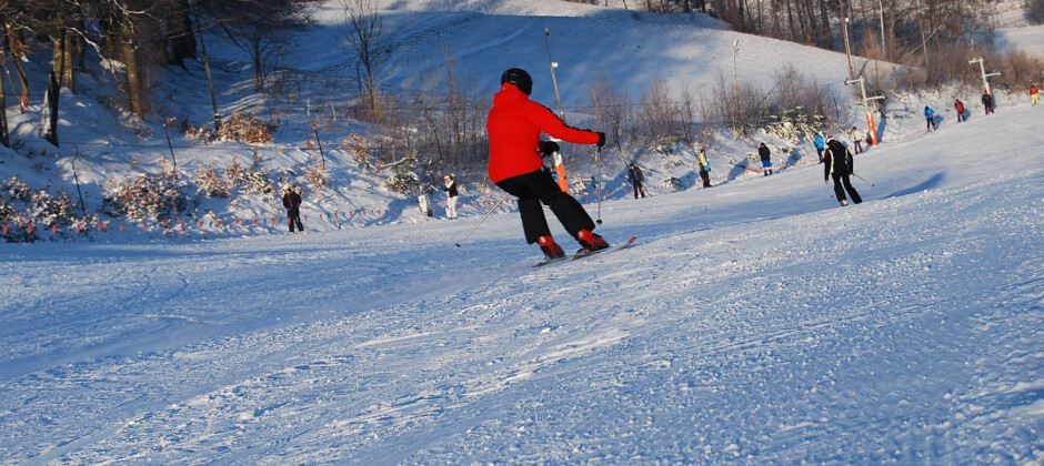 Zimowe atrakcje: narty, łyżwy, sanki, snowboarding, snowtubing, lodowiska, snowparki, stoki i wyciągi narciarskie - w Trójmieście, na Kaszubach