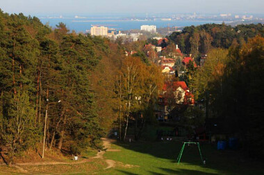 Łysa Góra - punkt widokowy w Sopocie i wyciąg narciarski w zimie - panorama w kierunku Zatoki Gdańskiej