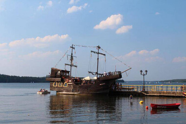 Rejsy wycieczkowe po jeziorze pomorskie Kaszuby - statek Tur, Charzykowy