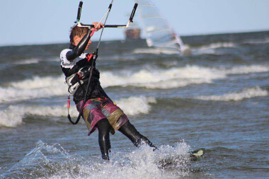 Kitesurfing - pomorskie szkoły kitesurfingu zapraszają!
