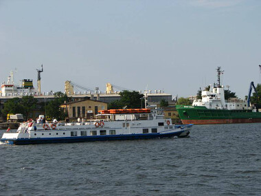 Rejs wycieczkowy z Gdyni na Hel - statek wychodzi z portu