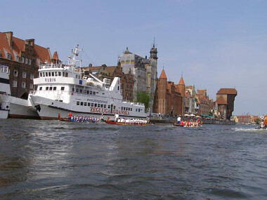 Rejsy wycieczkowe Gdańsk - statki Żeglugi Gdańskiej przy nabrzeżu - gotowe do rejsu turystycznego