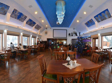 Restauracja "Biały Miś" - klimatyzowana sala weselna - przyjęcia, urodziny, bankiety, szkolenia na 50 osób