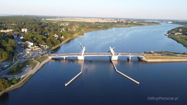 Przystań Sobieszewo zaprasza - Most 100 lecia Niepodległości prowadzący na Wyspę Sobieszewską