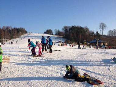 Zimowe atrakcje okolic Sulęczyna - stacja i wyciąg narciarski Amalka