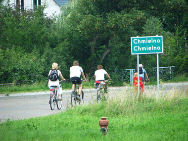 Wycieczki rowerowe po okolicy to jedna z najpopularniejszych form aktywnego wypoczynku w gminie Chmielno