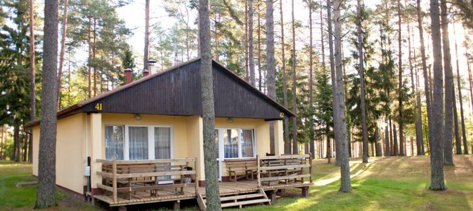 Ośrodek Wypoczynkowy Czerwiński - domki nad jeziorem w lesie w malowniczej okolicy