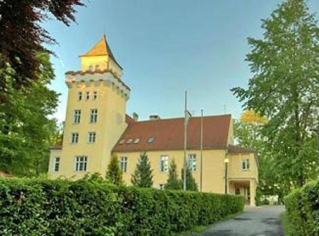 Zamek Nowęcin - romantyczne noclegi nad jeziorem koło Łeby - restauracja