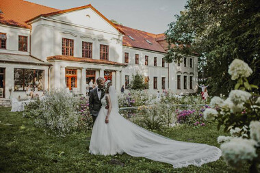 Pałac Grąbkowo - sesja fotograficzna po ślubie w plenerze