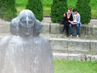 Pomnik Kopernika we Fromborku - legenda o Annie Schilling