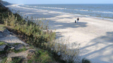 Szeroka plaża w Lubiatowie wakacje urlop nad morzem Agroturystyka Nad Lubiatówką zaprasza
