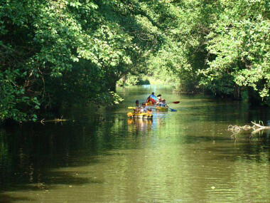 Wypożyczalnia kajaków spływy kajakowe rzeka Reda Agroturystyka Orlinek SPA noclegi Orle