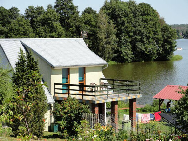 Mieszkanie wakacyjne nad jeziorem Skoszewo Kaszuby prywatna plaża łódka Maria Mikołajczyk