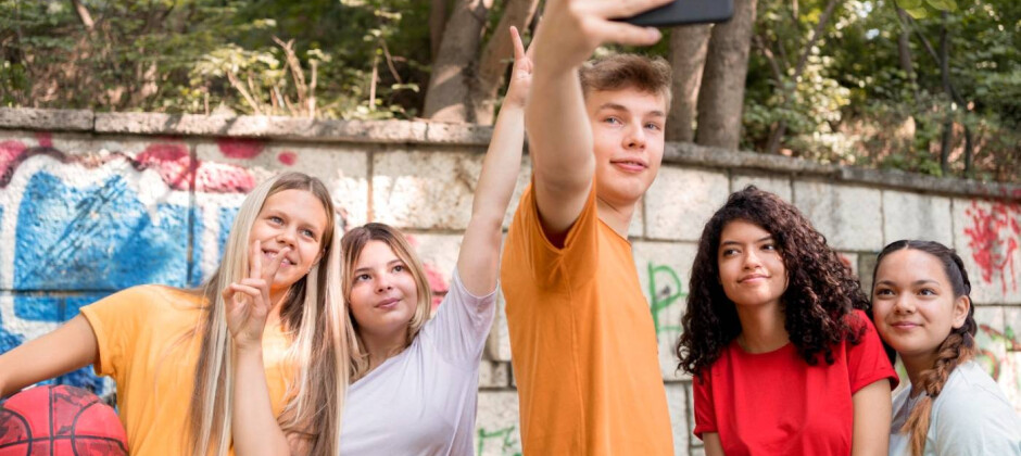 Obozy młodzieżowe – poznaj kulturę innych krajów, podszkól język i baw się wyśmienicie! Dlaczego warto spędzić wakacje w ten sposób?