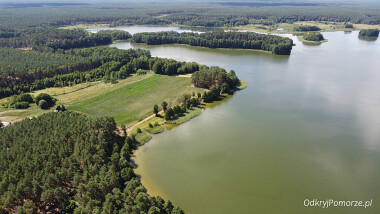 Ośrodek Jaszczurka nad jeziorem Ocypel noclegi spływy kajakowe Bory Tucholskie