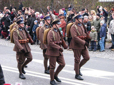 Parada Niepodległości Gdynia - Rekonstruktorzy 2 -go Morskiego Pułku Strzelców