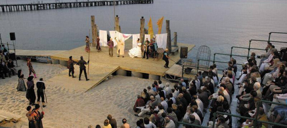 Scena Letnia Teatru Miejskiego na plaży w Orłowie