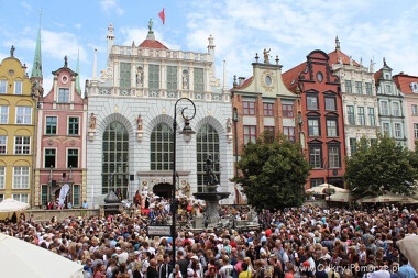 Jarmark Dominikański Gdańsk - uroczystość otwarcia - przed Dworek Artusa na Długim Targu