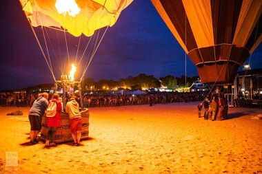 Columbus Festiwal Wiatru - fot. UM Ustka - start balonu na ogrzane powietrze