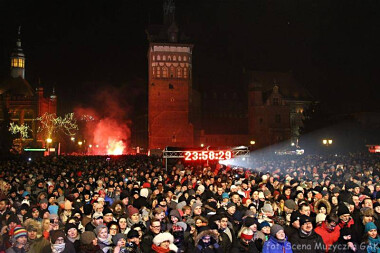 Gdańska Noc Sylwestrowa - tłumy czekające na nadejście Nowego Roku