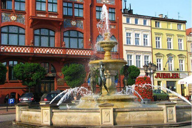 Z Krojant do pięknych Chojnic jest zaledwie 7 km - fontanna na chojnickim rynku