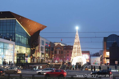 Jarmark Bożonarodzeniowy z choinką w Forum Gdańsk