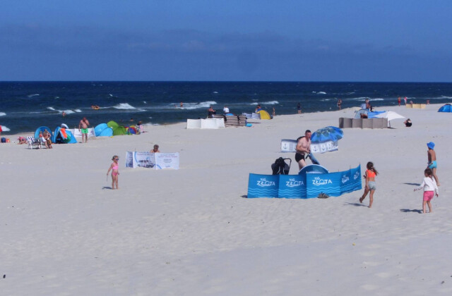 Wakacje nad morzem 🌊 Wczasy z dziećmi nad Bałtykiem 2025 - odkryjPomorze.pl