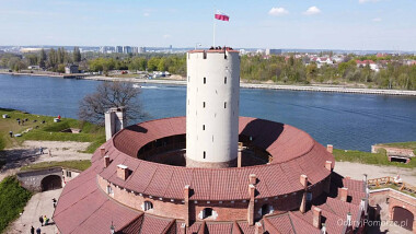 Twierdza Wisłoujście Gdańsk - odnowiona wieża i tzw. wieniec działaobitnia - oryginalny plener festiwalu