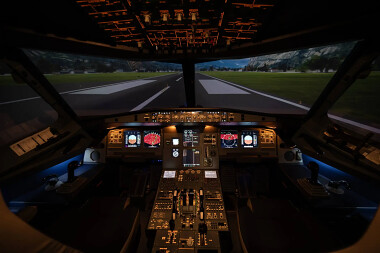 Wnętrze symulatora lotów Airbus A320 w Trójmieście