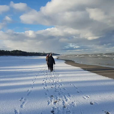 Zima nad Bałtykiem - spacer Nordic Walking na plażyw Łebie