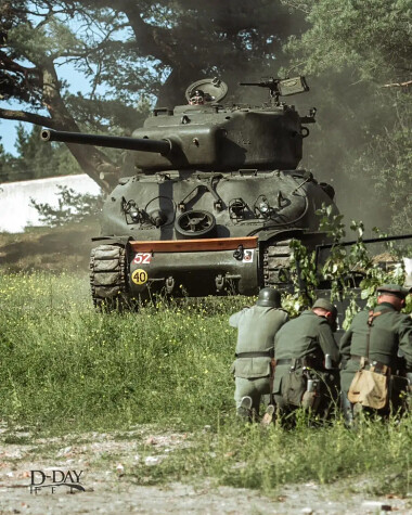 Czołg Sherman podczas desantu D-Day Hel - fot. D-Day Hel