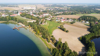 Wiele i Jezioro Wielewskie z lotu ptaka - plaża, molo, kąpielisko - atrakcje na Kaszubach, w Borach Tucholskich