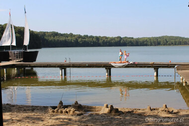 Kąpielisko Struga - plaża i pomost nad Jeziorem Wielkim