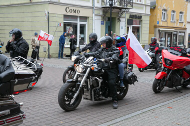 Parada Niepodległości w Wejherowie - przejazd motocyklistów - fot. FB Wejherowo.pl